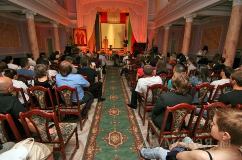 apicturepicture_249431039755_98037